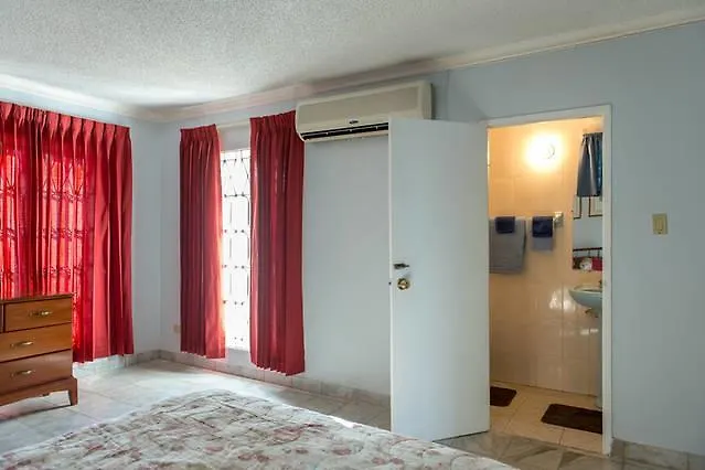 蒙特哥贝The Lawrence Pool House别墅 山林小屋 蒙特哥贝